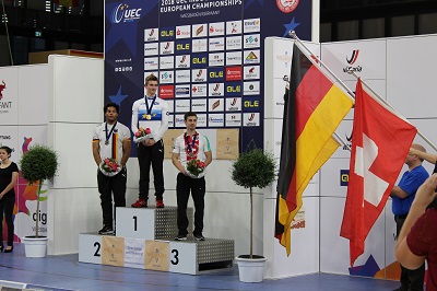 Lukas Burri bei der Siegerehrung im 1er
